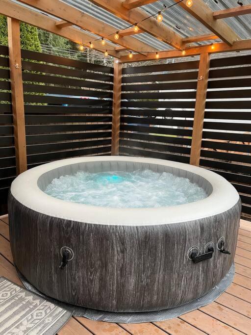 Modern Studio With Soft Tub And Mountain Views - Ratcliffe Guest Suite Duncan Dış mekan fotoğraf